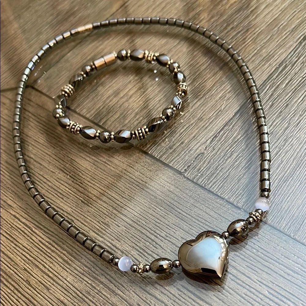 Vintage Hematite Beautiful Heart Accent Beaded Pendant Necklace with Bracelet